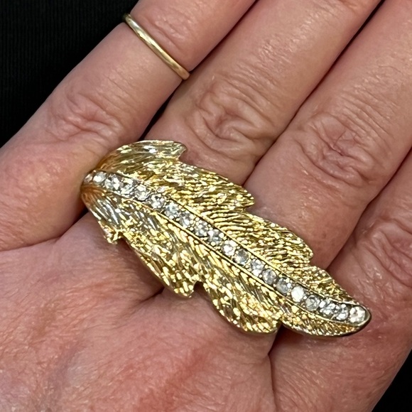 NWT Bulk Wholesale Gold Tone, Rhinestone Feather Leaf-shaped Rings - Picture 3 of 6